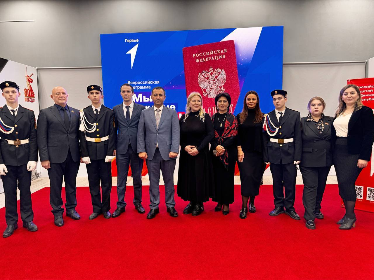 Активисты «Движения Первых» в Махачкале получили паспорта в преддверии Дня Конституции Активисты «Движения Первых» в Махачкале получили паспорта в преддверии Дня Конституции