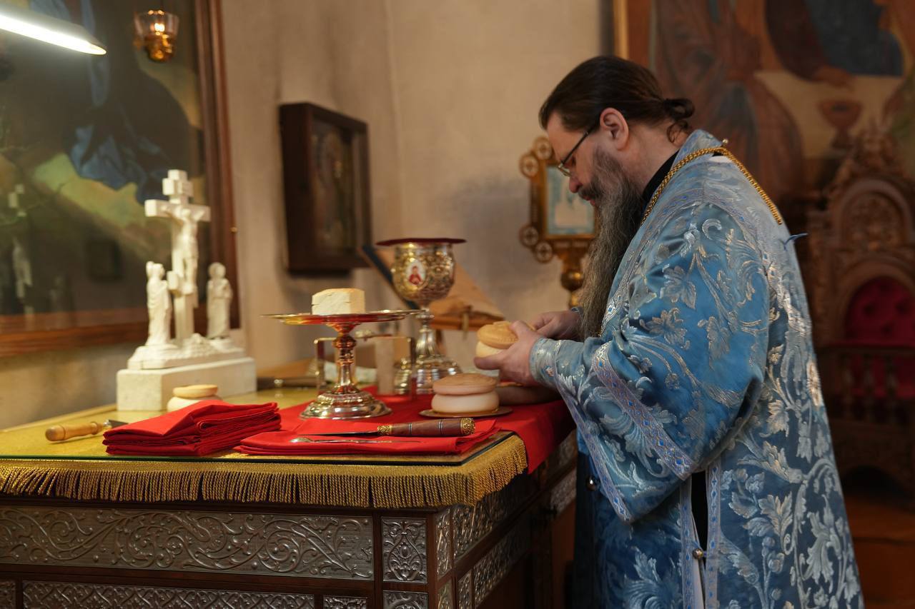 Праздничное богослужение в честь престольного дня Знаменского собора прошло в Хасавюрте Праздничное богослужение в честь престольного дня Знаменского собора прошло в Хасавюрте