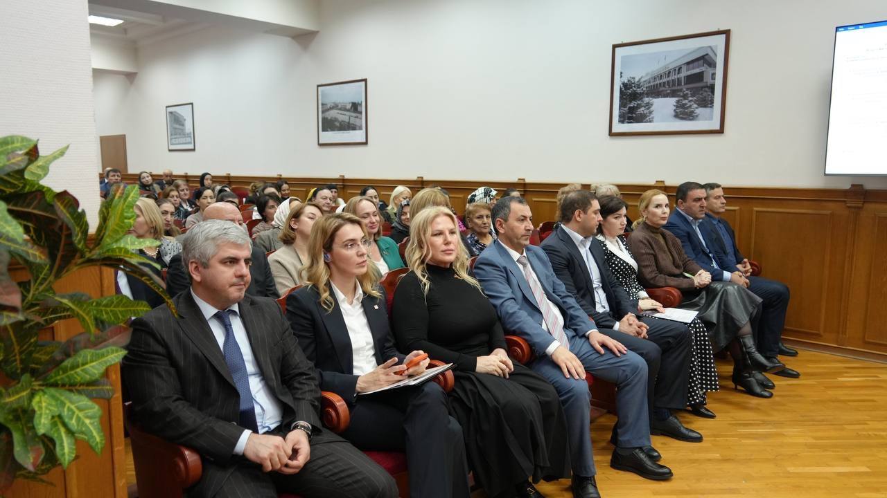 Джамбулат Салавов: Сегодня провел юбилейную — 40-ю ежегодную конференцию нашего местного отделения партии «Единая Россия» Джамбулат Салавов: Сегодня провел юбилейную — 40-ю ежегодную конференцию нашего местного отделения партии «Единая Россия»