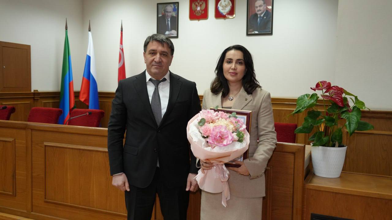 Джамбулат Салавов: Сегодня провел юбилейную — 40-ю ежегодную конференцию нашего местного отделения партии «Единая Россия» Джамбулат Салавов: Сегодня провел юбилейную — 40-ю ежегодную конференцию нашего местного отделения партии «Единая Россия»