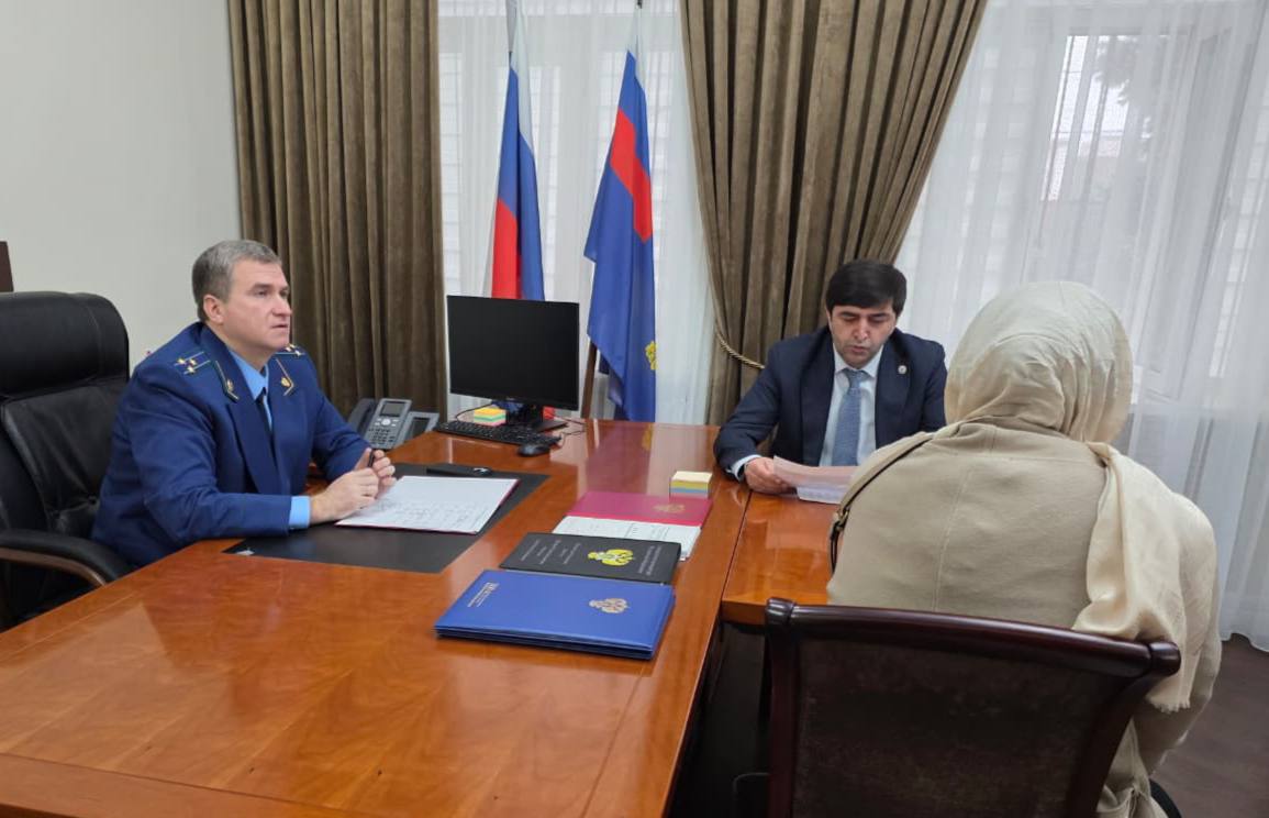Заместитель прокурора Республики Дагестан Алексей Родивилов провел личный прием граждан по вопросам соблюдения их прав в жилищно-коммунальной сфере Заместитель прокурора Республики Дагестан Алексей Родивилов провел личный прием граждан по вопросам соблюдения их прав в жилищно-коммунальной сфере