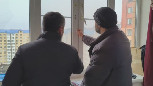 В Каспийске продолжаются восстановительные работы в пострадавшем доме на улице Молодежная