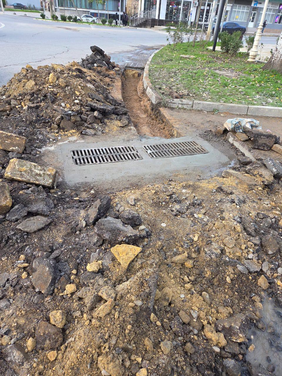 На проспекте Агасиева г.Дербента продолжается укладка труб ливневой канализации На проспекте Агасиева г.Дербента продолжается укладка труб ливневой канализации