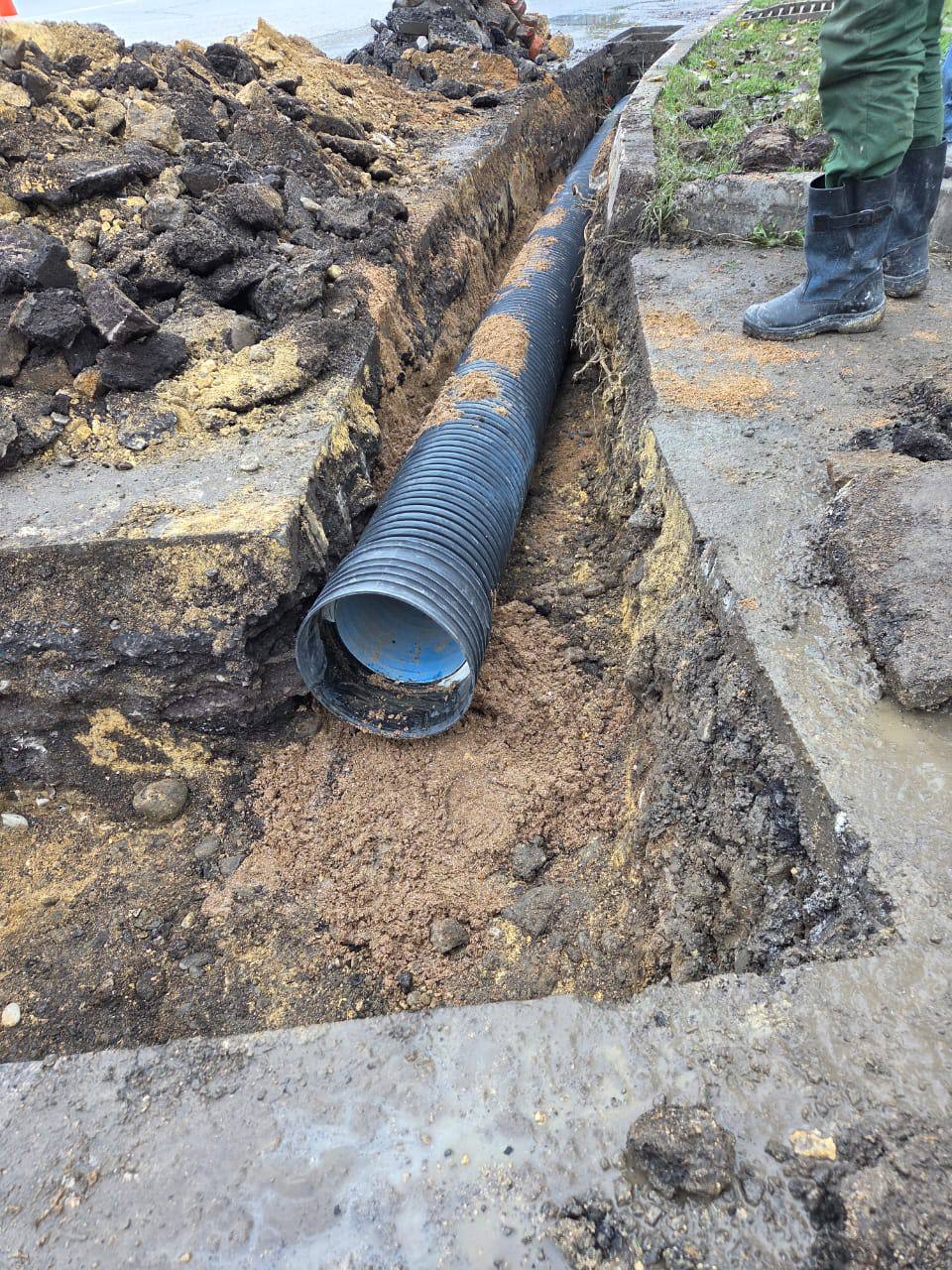 На проспекте Агасиева г.Дербента продолжается укладка труб ливневой канализации На проспекте Агасиева г.Дербента продолжается укладка труб ливневой канализации