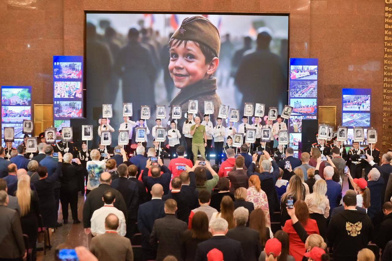 Депутат Народного Собрания Республики Дагестан, руководитель Дагестанского отделения Всероссийской общественной организации"Бессмертный полк России" Марат Алияров принял участие во Всероссийском патриотическом форуме... Депутат Народного Собрания Республики Дагестан, руководитель Дагестанского отделения Всероссийской общественной организации"Бессмертный полк России" Марат Алияров принял участие во Всероссийском патриотическом форуме...