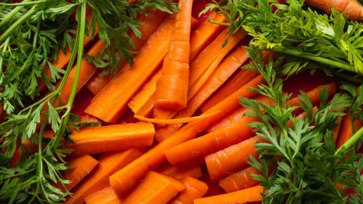 Если осталась лишняя: почищенная морковь не зачахнет, если хранить ее так