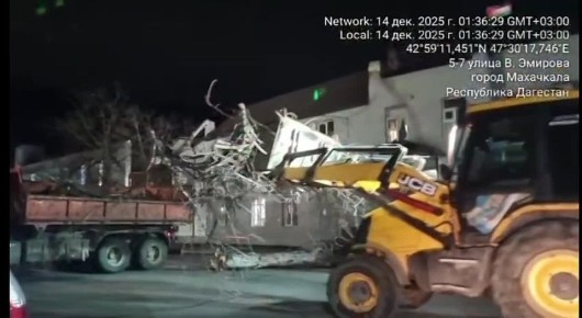 Несмотря на неблагоприятные погодные условия, под покровом ночи продолжается активная работа по устранению последствий непогоды