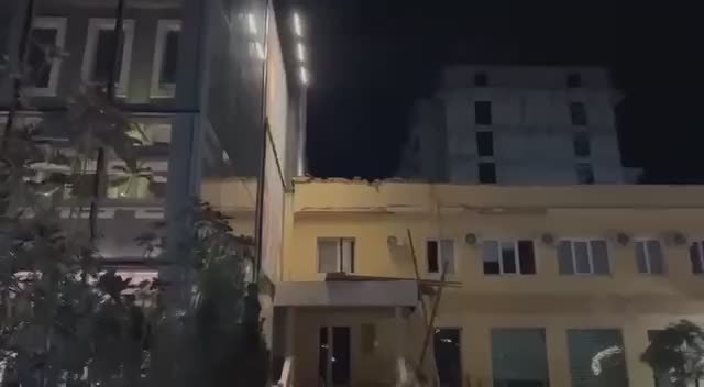 В МЧС подтвердили новость о том, что в результате падения крыши в Каспийске погиб человек