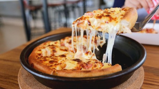 Приготовите на сковороде за 10 минут: рецепт вкусной пиццы без дрожжей и кефира