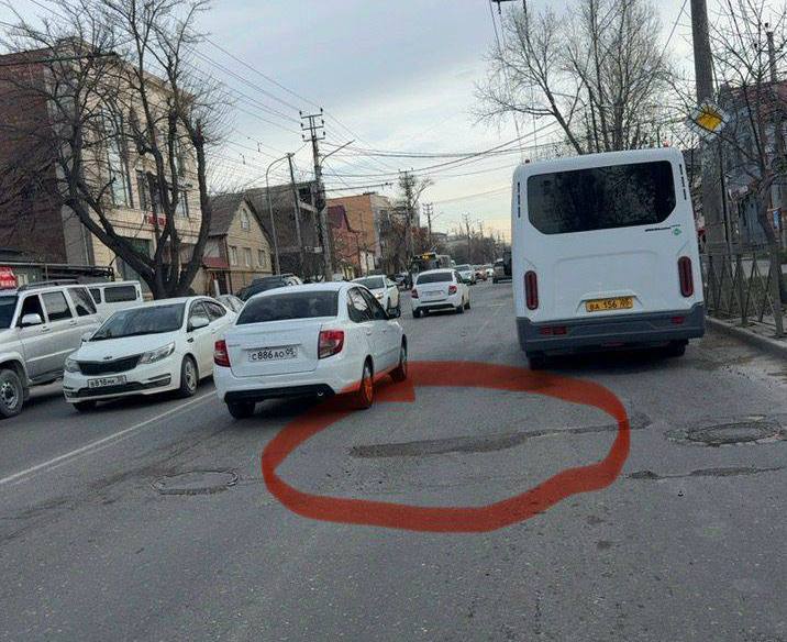 В адрес администрации Махачкалы поступила жалоба на яму на ул. Магомедтагирова В адрес администрации Махачкалы поступила жалоба на яму на ул. Магомедтагирова