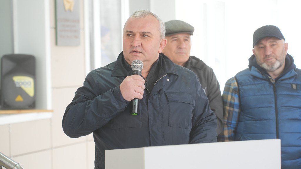 В Дагестане открыли мемориальную доску Герою России Игорю Груднову В Дагестане открыли мемориальную доску Герою России Игорю Груднову