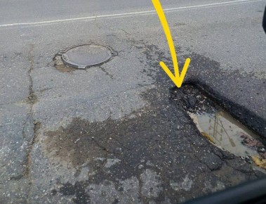 В адрес администрации Махачкалы поступила жалоба на яму на ул. Магомедтагирова