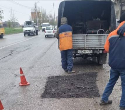 В адрес администрации Махачкалы поступила жалоба на яму на ул. Магомедтагирова В адрес администрации Махачкалы поступила жалоба на яму на ул. Магомедтагирова