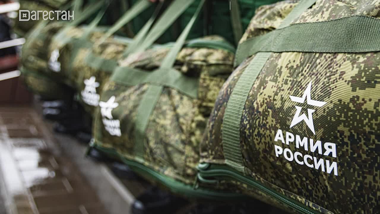 20 новобранцев проводили сегодня на срочную службу с добрыми напутствиями