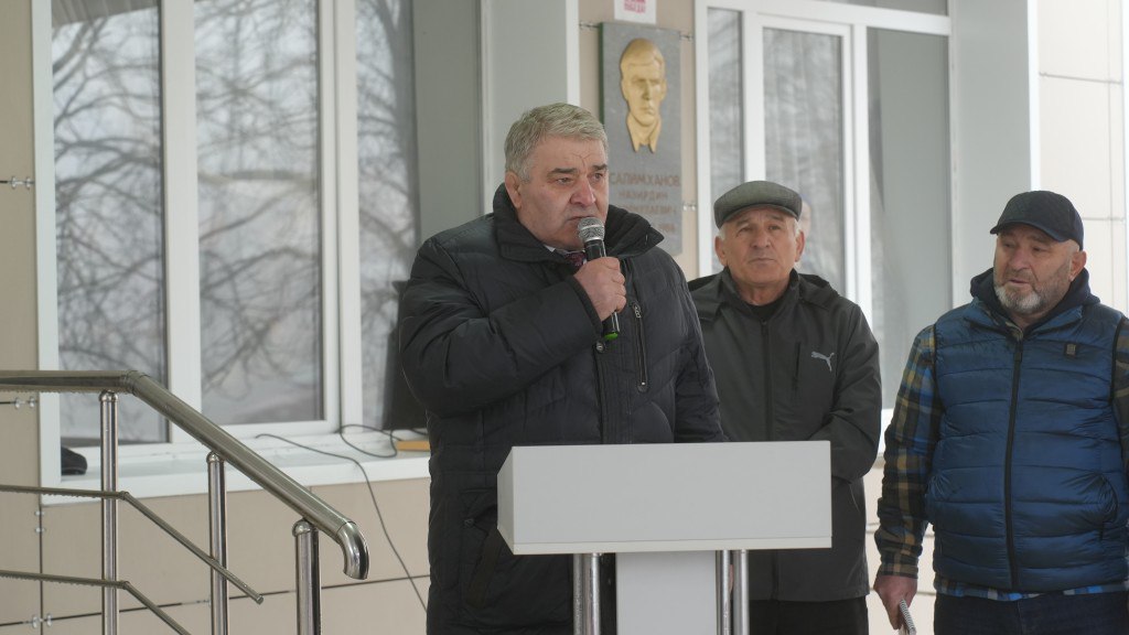 В Дагестане открыли мемориальную доску Герою России Игорю Груднову В Дагестане открыли мемориальную доску Герою России Игорю Груднову