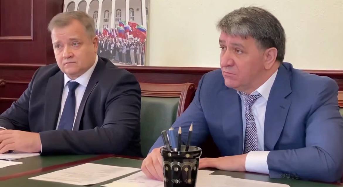 Премьер-министр Дагестана Абдулмуслим Абдулмуслимов проводит совещание с главами ресурсоснабжающих компаний Премьер-министр Дагестана Абдулмуслим Абдулмуслимов проводит совещание с главами ресурсоснабжающих компаний