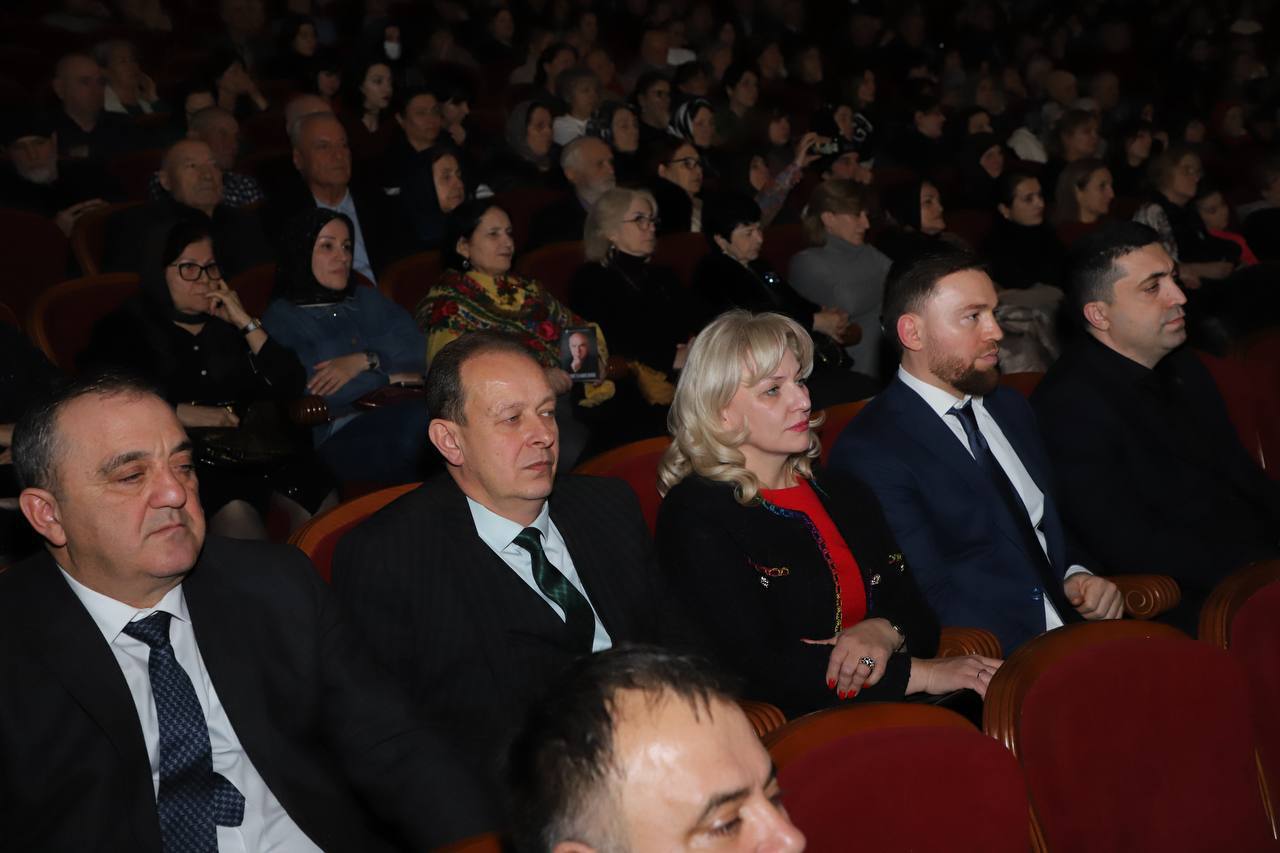Юбилейный вечер, посвященный 90-летию выдающегося композитора, народного артиста РСФСР Ширвани Чалаева, прошел в Русском театре Юбилейный вечер, посвященный 90-летию выдающегося композитора, народного артиста РСФСР Ширвани Чалаева, прошел в Русском театре