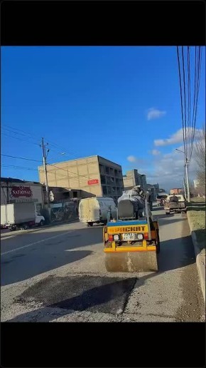 Городские коммунальные службы сегодня устранили локальные разрушения асфальтобетонного покрытия на нескольких объектах: ул. Амет-Хана Султана, путепроводе, ведущем в Редукторный поселок, и пр. Гамидова