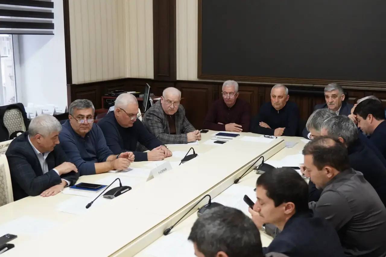 Сегодня, 16 декабря, в конференц-зале администрации Дербента состоялось заседание городской комиссии по чрезвычайным ситуациям и обеспечению пожарной безопасности под председательством главы города Ханлара Пашабекова Сегодня, 16 декабря, в конференц-зале администрации Дербента состоялось заседание городской комиссии по чрезвычайным ситуациям и обеспечению пожарной безопасности под председательством главы города Ханлара Пашабекова