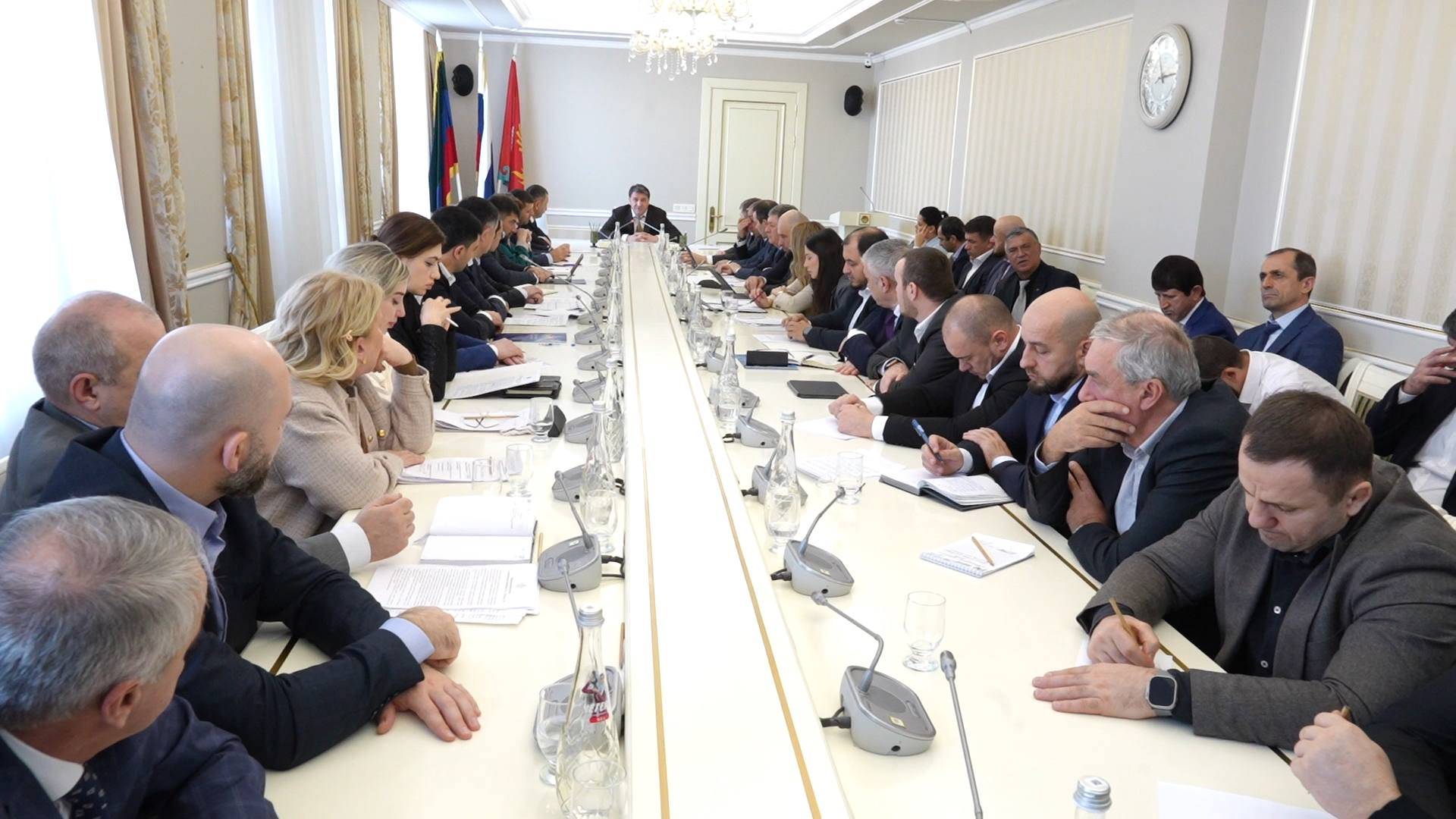 В администрации Махачкалы проходит аппаратное совещание под руководством мэра города Джамбулата Салавова В администрации Махачкалы проходит аппаратное совещание под руководством мэра города Джамбулата Салавова