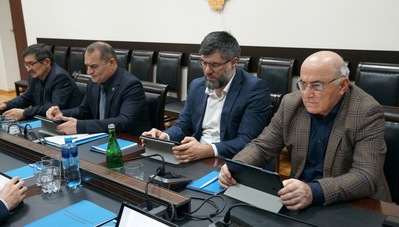 Сегодня, 16 декабря, под председательством Магомеда Дибирова состоялось заседание Избирательной комиссии Республики Дагестан Сегодня, 16 декабря, под председательством Магомеда Дибирова состоялось заседание Избирательной комиссии Республики Дагестан