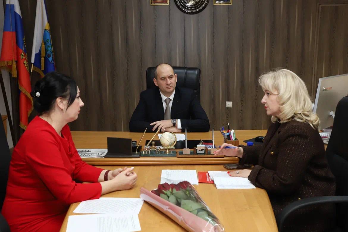 В ходе рабочего визита в Кизляр министр культуры провела личный прием граждан