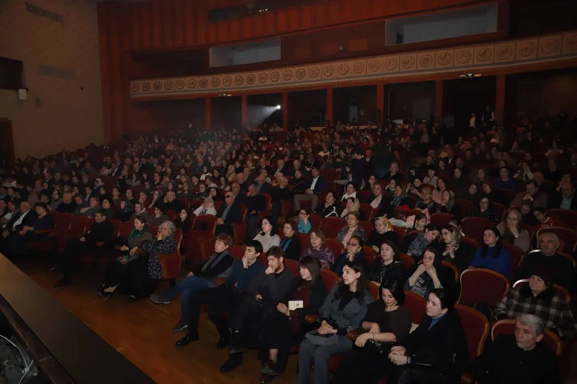 Юбилейный вечер, посвященный 90-летию выдающегося композитора, народного артиста РСФСР Ширвани Чалаева, прошел в Русском театре Юбилейный вечер, посвященный 90-летию выдающегося композитора, народного артиста РСФСР Ширвани Чалаева, прошел в Русском театре