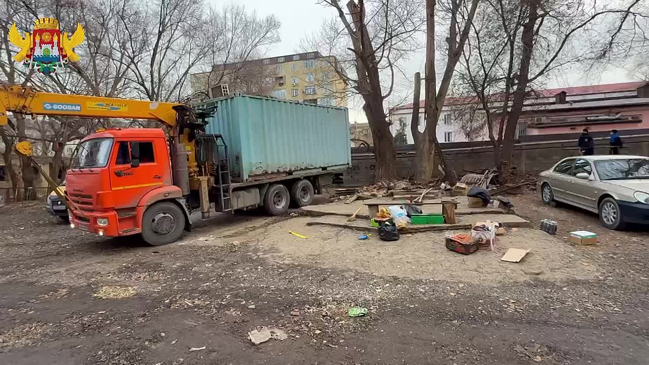 В чат обратной связи главы города Махачкалы Джамбулата Салавова обратились жители дома, расположенного по адресу: ул. Научный городок, 7а, с просьбой о демонтаже незаконно установленной торговой будки