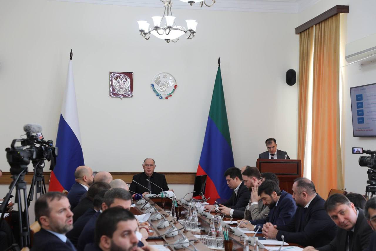 Премьер Дагестана поручил активизировать развитие системы безналичных платежей на объектах торговли и общепита Премьер Дагестана поручил активизировать развитие системы безналичных платежей на объектах торговли и общепита