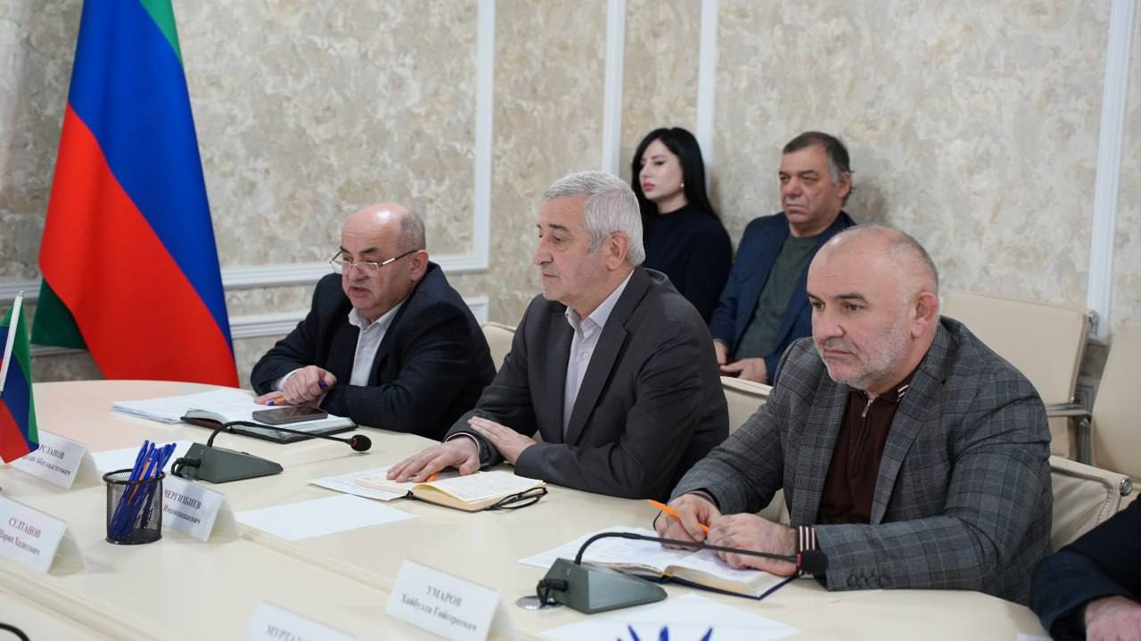 На аппаратном совещании в Хасавюрте обсудили подготовку к праздникам и рассмотрели другие актуальные вопросы для муниципалитета На аппаратном совещании в Хасавюрте обсудили подготовку к праздникам и рассмотрели другие актуальные вопросы для муниципалитета