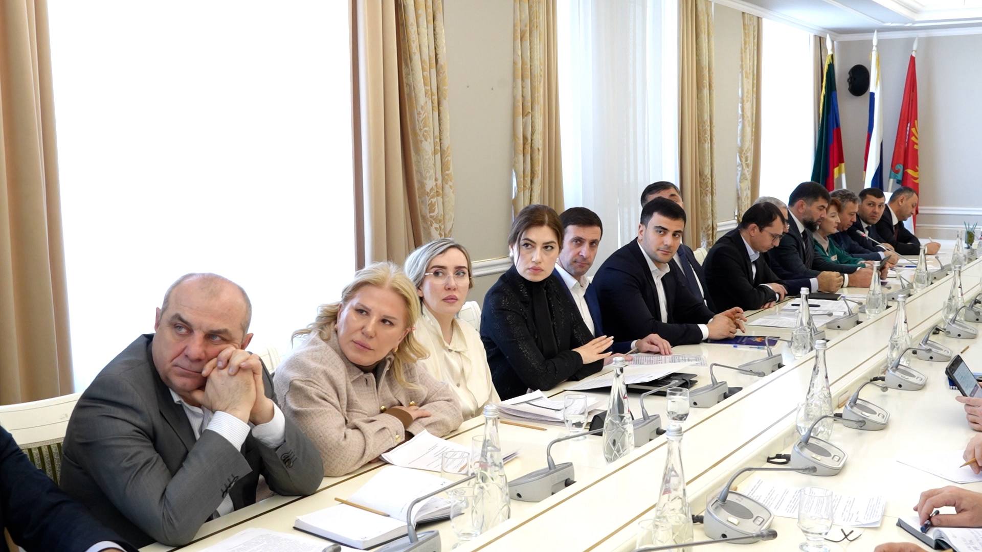 В администрации Махачкалы проходит аппаратное совещание под руководством мэра города Джамбулата Салавова В администрации Махачкалы проходит аппаратное совещание под руководством мэра города Джамбулата Салавова