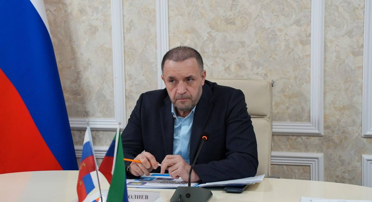 На аппаратном совещании в Хасавюрте обсудили подготовку к праздникам и рассмотрели другие актуальные вопросы для муниципалитета На аппаратном совещании в Хасавюрте обсудили подготовку к праздникам и рассмотрели другие актуальные вопросы для муниципалитета