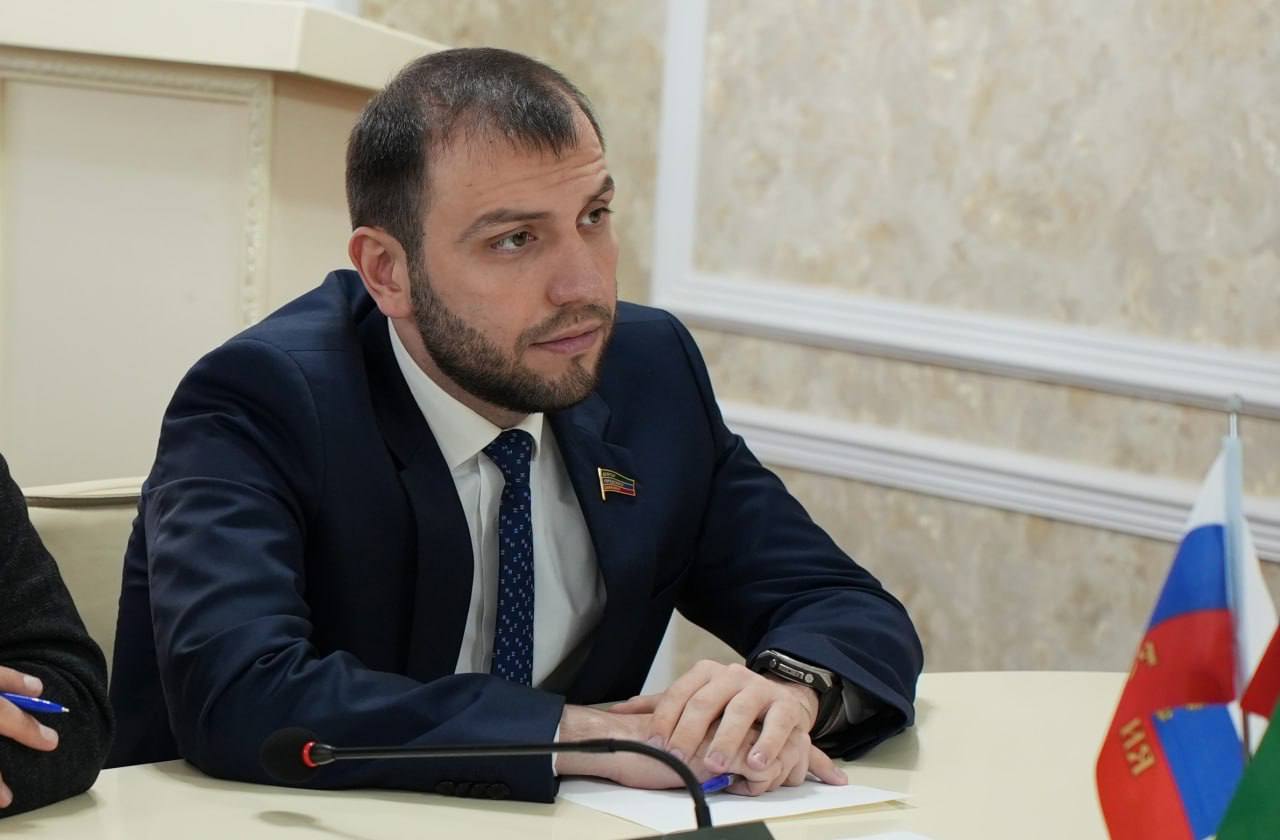 На аппаратном совещании в Хасавюрте обсудили подготовку к праздникам и рассмотрели другие актуальные вопросы для муниципалитета На аппаратном совещании в Хасавюрте обсудили подготовку к праздникам и рассмотрели другие актуальные вопросы для муниципалитета