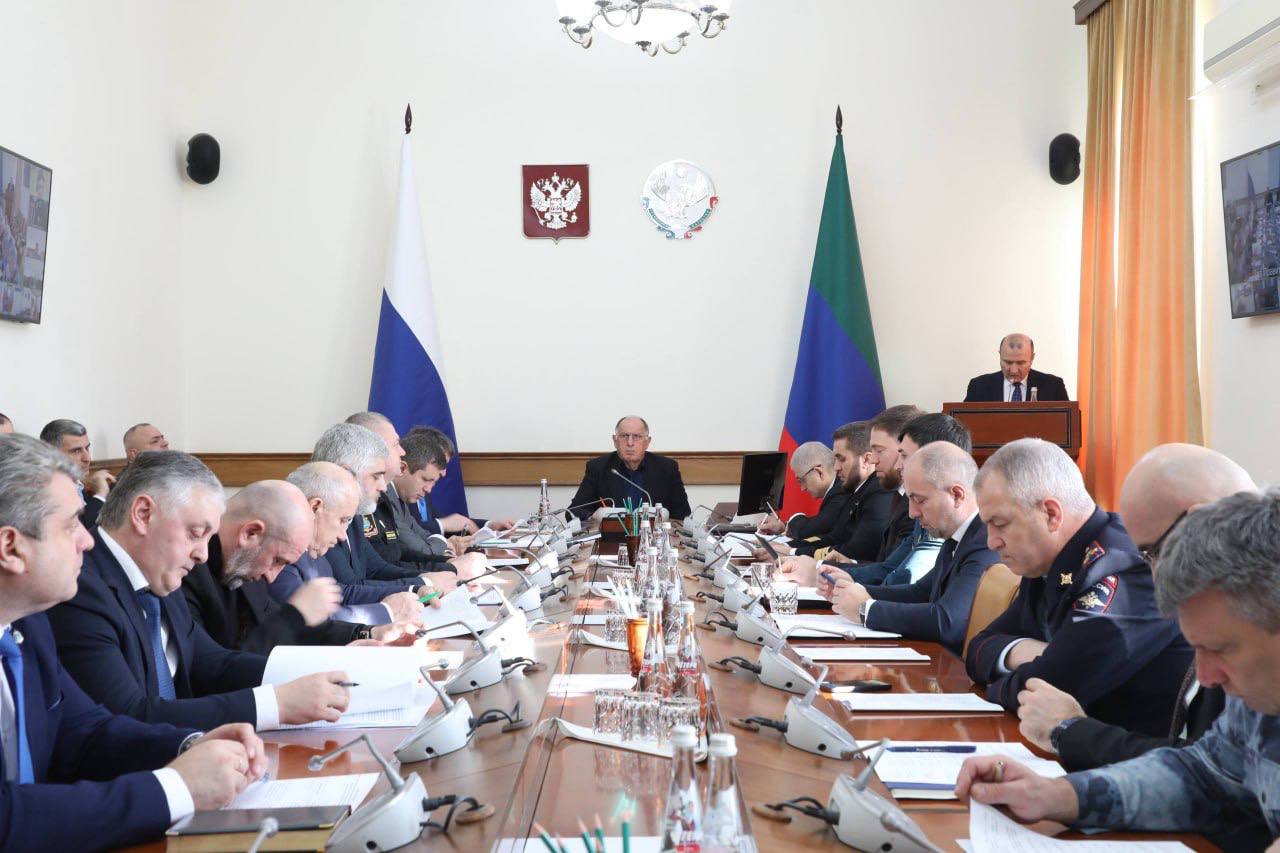 Абдулмуслим Абдулмуслимов провел заседание Совета по морской деятельности при Правительстве РД Абдулмуслим Абдулмуслимов провел заседание Совета по морской деятельности при Правительстве РД