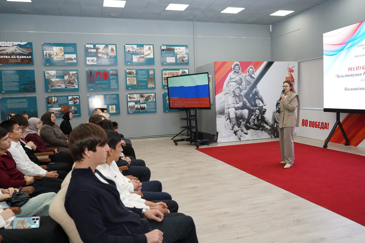 Депутаты Народного Собрания наградили победителей олимпиады, посвященной Конституции РФ Депутаты Народного Собрания наградили победителей олимпиады, посвященной Конституции РФ