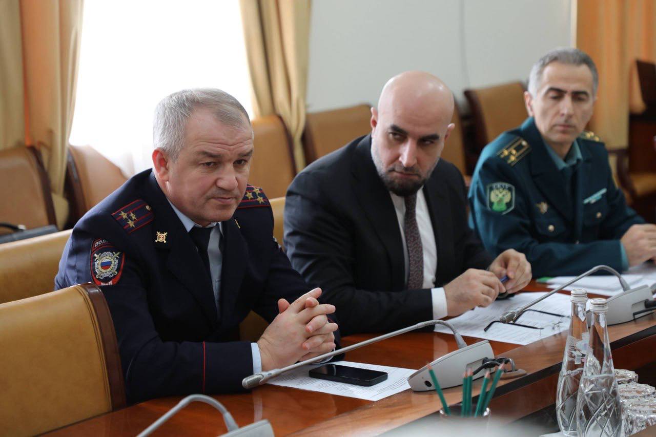 Абдулмуслим Абдулмуслимов провел заседание Совета по морской деятельности при Правительстве РД Абдулмуслим Абдулмуслимов провел заседание Совета по морской деятельности при Правительстве РД