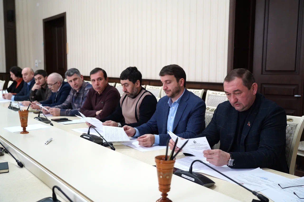 Сегодня, 17 декабря, состоялось совместное заседание Президиума и депутатской комиссии по бюджету, экономической политике и предпринимательству и комиссии по законности, правоохранительной деятельности, вопросам общественных... Сегодня, 17 декабря, состоялось совместное заседание Президиума и депутатской комиссии по бюджету, экономической политике и предпринимательству и комиссии по законности, правоохранительной деятельности, вопросам общественных...