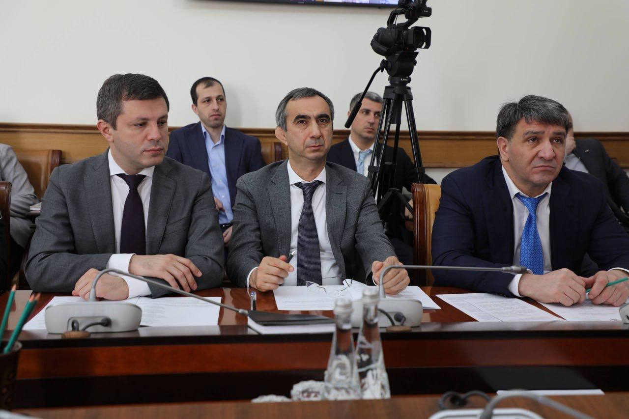 Абдулмуслим Абдулмуслимов провел заседание Совета по морской деятельности при Правительстве РД Абдулмуслим Абдулмуслимов провел заседание Совета по морской деятельности при Правительстве РД