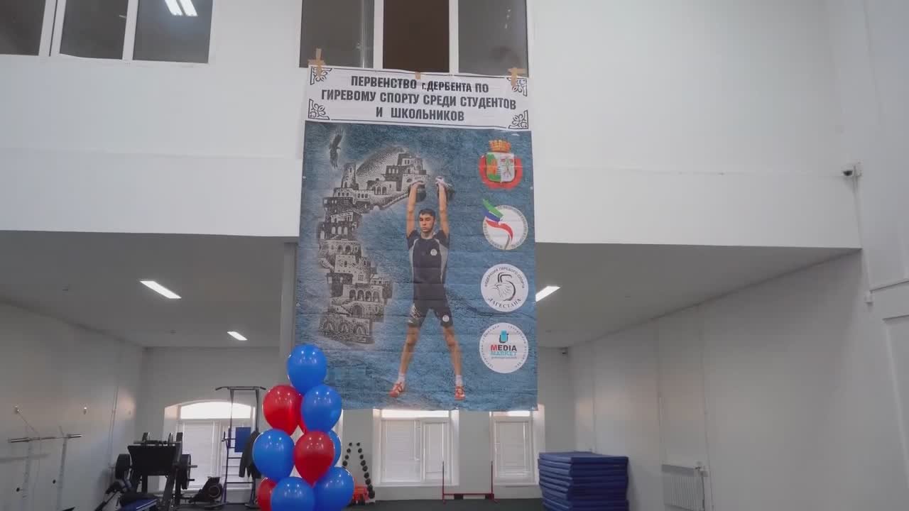 Сегодня на базе Детско-юношеской спортивной школы по футболу и лёгкой атлетике прошло открытое первенство города по гиревому спорту