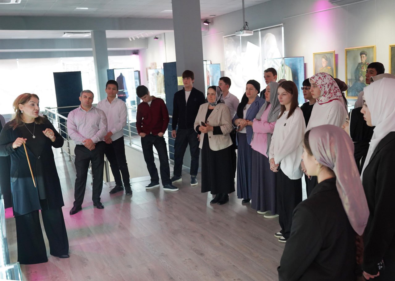 Депутаты Народного Собрания наградили победителей олимпиады, посвященной Конституции РФ Депутаты Народного Собрания наградили победителей олимпиады, посвященной Конституции РФ