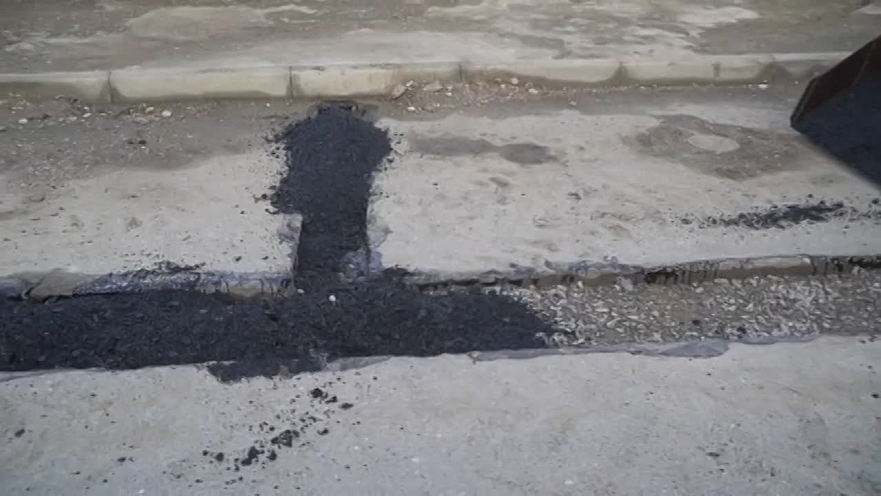 В Каспийске восстанавливают дороги после прокладки водопроводных сетей