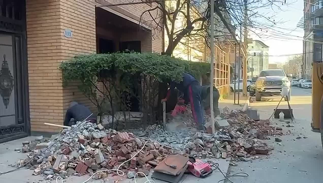 Впервые за много лет в Махачкале расширяют тротуарные зоны