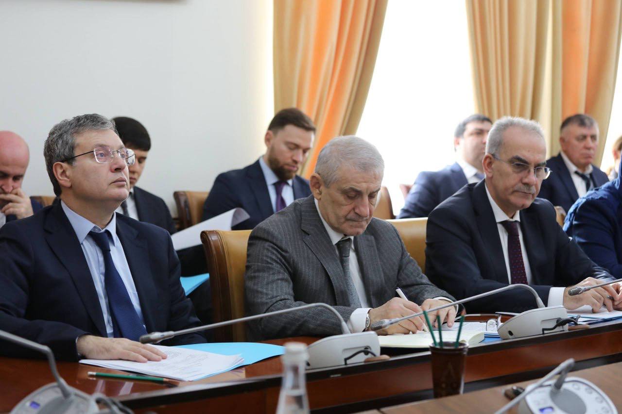 Абдулмуслим Абдулмуслимов провел заключительное в 2025 году заседание Правительства Дагестана Абдулмуслим Абдулмуслимов провел заключительное в 2025 году заседание Правительства Дагестана