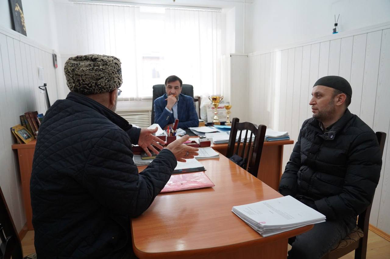 В Администрации Хасавюрта состоялся еженедельный приём граждан В Администрации Хасавюрта состоялся еженедельный приём граждан