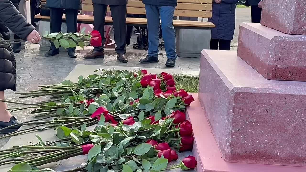 Отец погибшего Героя Турпала Мусалаева выразил благодарность главе города Махачкалы за оперативную и всестороннюю помощь в реализации памятника, увековечивающего память его сына