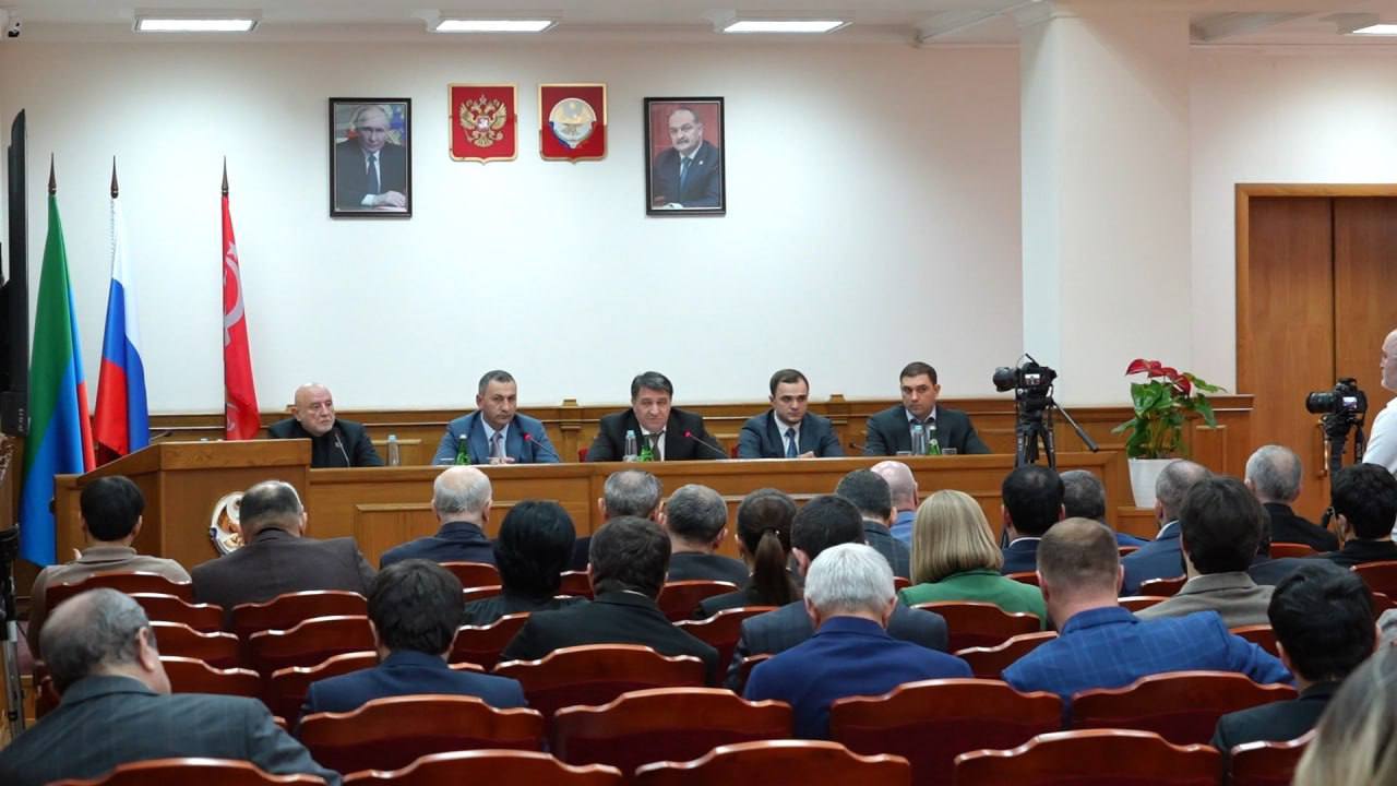 В здании столичной администрации состоялось пятое заседание Собрания депутатов Махачкалы первого созыва В здании столичной администрации состоялось пятое заседание Собрания депутатов Махачкалы первого созыва