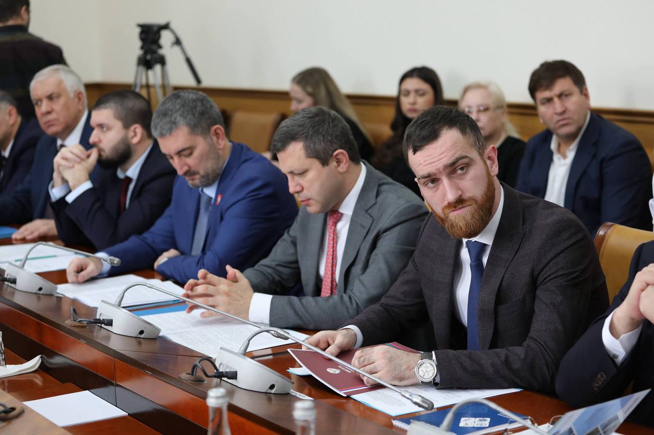 Абдулмуслим Абдулмуслимов провел заключительное в 2025 году заседание Правительства Дагестана Абдулмуслим Абдулмуслимов провел заключительное в 2025 году заседание Правительства Дагестана