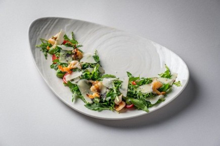 Изысканный салат с руколой и креветками