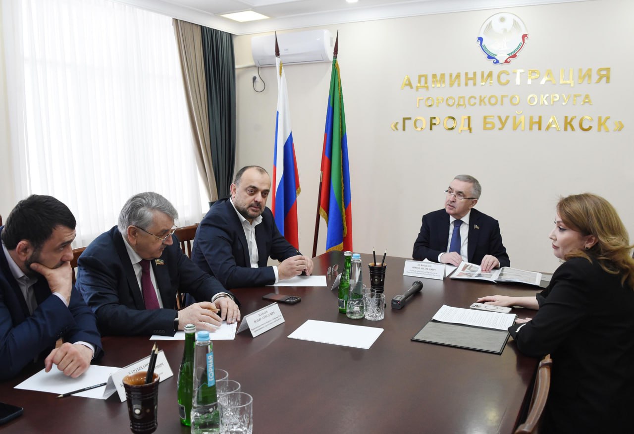 Юрий Левицкий провел прием граждан в Буйнакске Юрий Левицкий провел прием граждан в Буйнакске