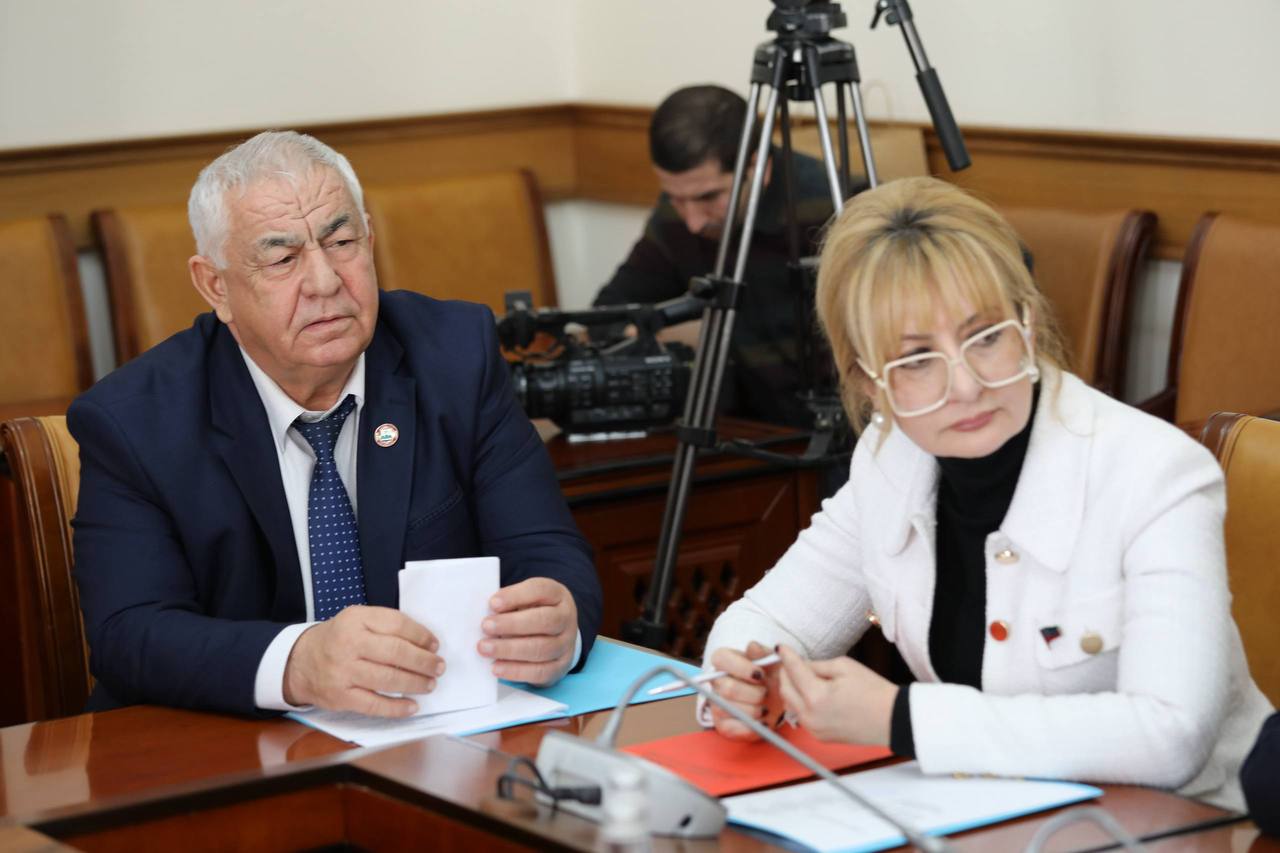 Абдулмуслим Абдулмуслимов:«Виноградарство остается бюджетообразующим экономическим сектором агропромышленного комплекса Дагестана» Абдулмуслим Абдулмуслимов:«Виноградарство остается бюджетообразующим экономическим сектором агропромышленного комплекса Дагестана»